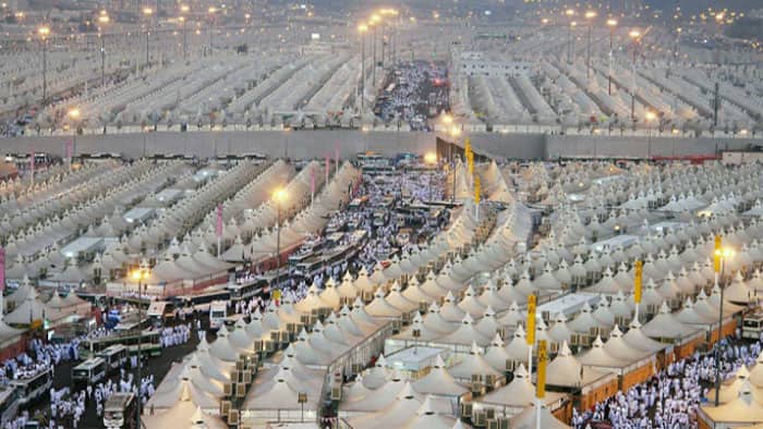 মিনায় যাচ্ছেন হজযাত্রীরা হজযাত্রীরা