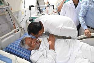 আমানকে দেখতে হাসপাতালে প্রধানমন্ত্রীর প্রতিনিধিদল
