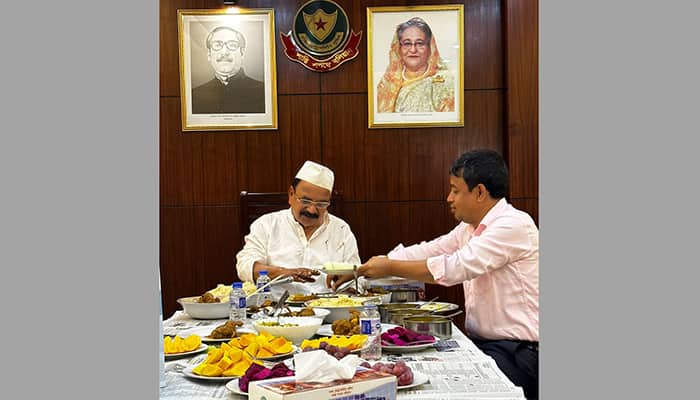 ডিবি অফিসে মধ্যাহ্নভোজ সারলেন গয়েশ্বর