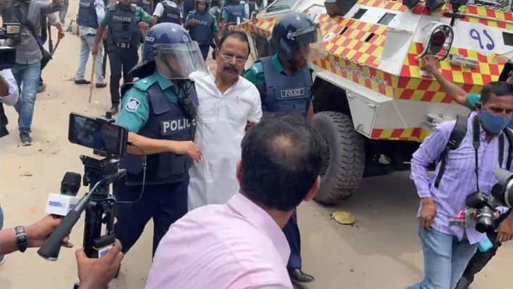 ডিবি কার্যালয়ে গয়েশ্বর