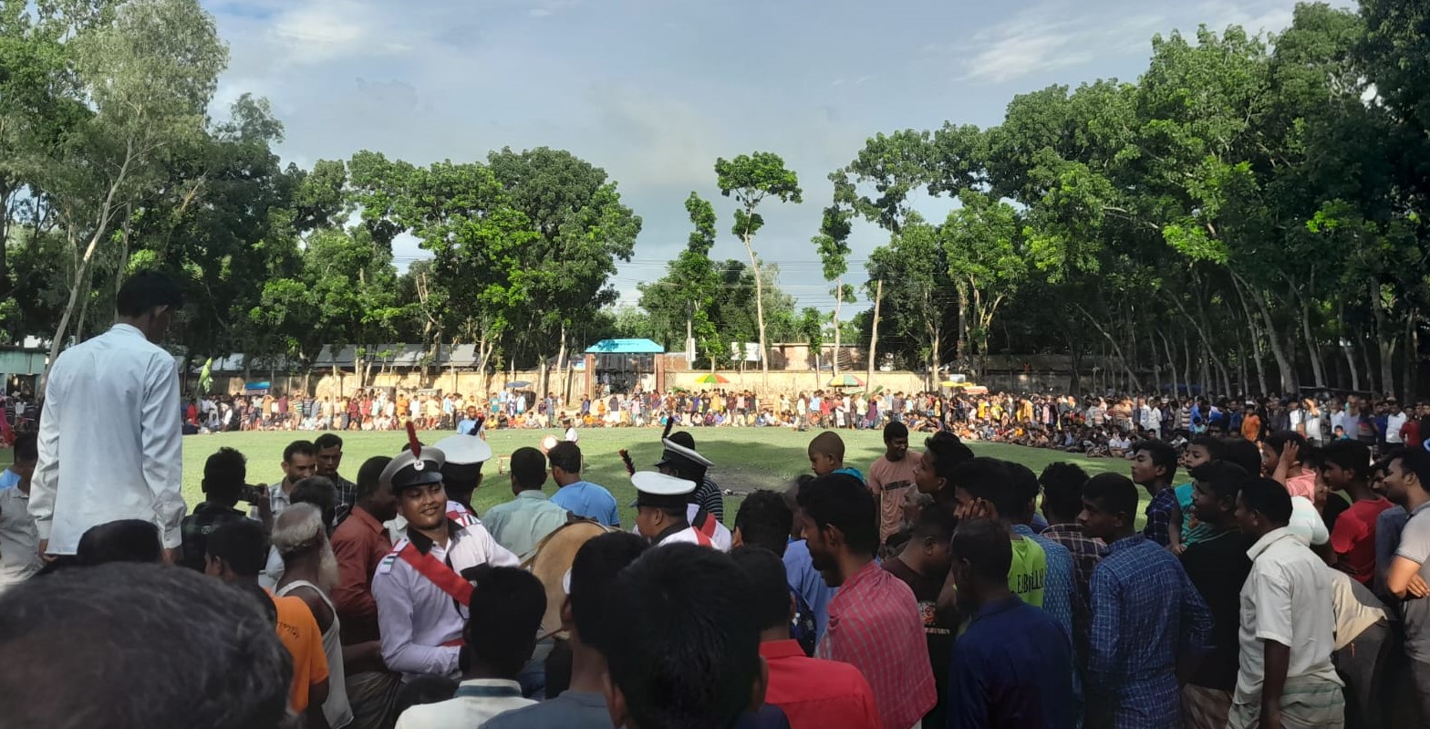 গ্রামবাংলার ঐতিহ্যবাহী ‘পাতা’ খেলায় মাতোয়ারা দর্শক