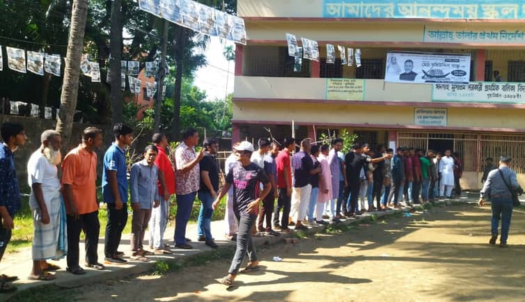 চট্টগ্রাম-১০ আসনের উপনির্বাচনে ভোটগ্রহণ চলছে