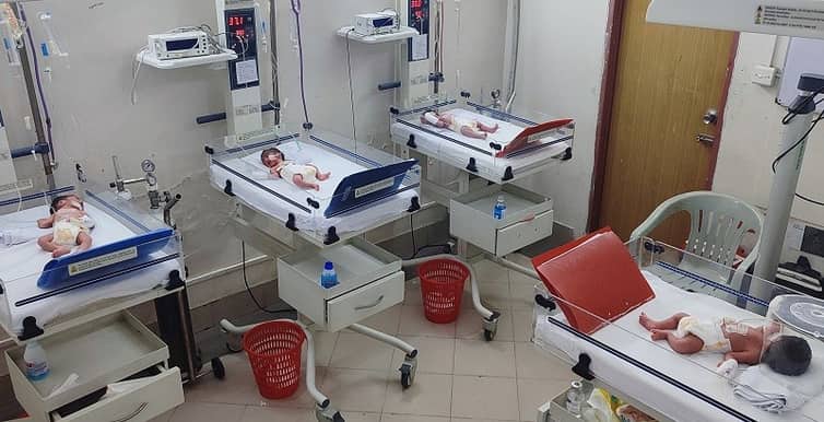 একসাথে চার সন্তানের জন্ম, দেশবাসীর কাছে দোয়া চেয়েছেন দম্পতি