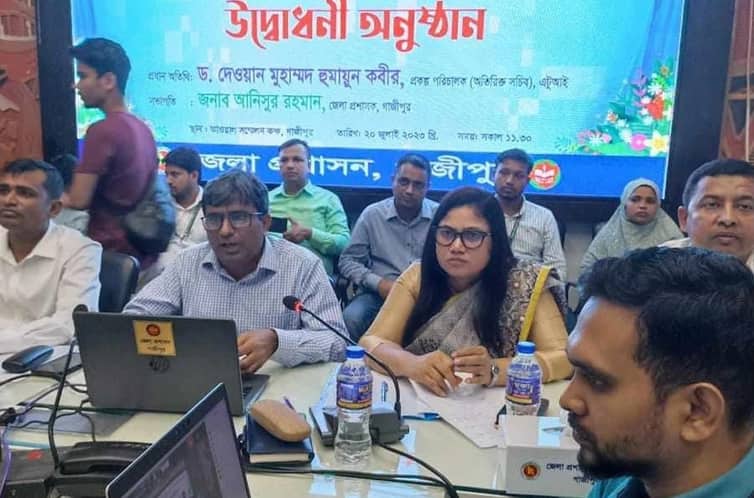 ঘরে বসেই ডিসি অফিসের ৬ সেবা প্রাপ্তির উদ্বোধন