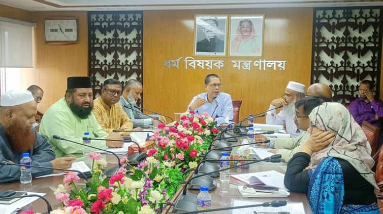 আগামী বছর বাংলাদেশ থেকে কতজন হজে যেতে পারবেন, জানালো ধর্মমন্ত্রণালয় ধর্মমন্ত্রণালয়