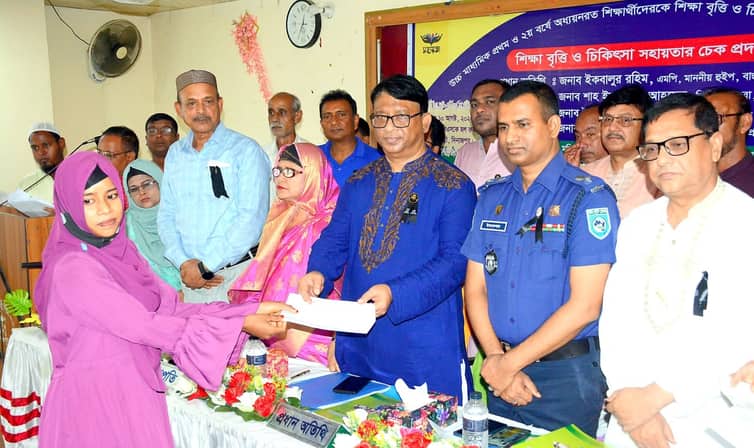 পিছিয়ে পড়া নারীদের অর্থনীতিতে সম্পৃক্ত করেছেন বঙ্গবন্ধু কন্যা: হুইপ ইকবালুর