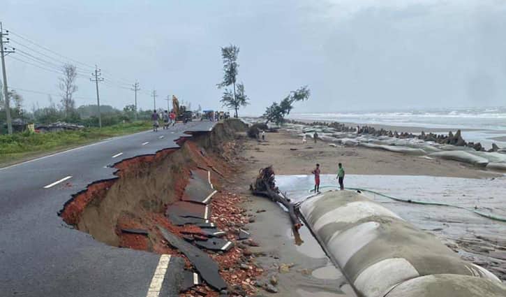 মেরিন ড্রাইভ সড়কে ভাঙন মেরিন ড্রাইভ সড়ক