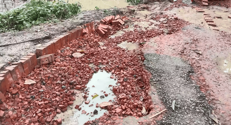 বন্যায় বন্দরনগরী চট্টগ্রামের ৫০ কিলোমিটার সড়ক ক্ষতিগ্রস্ত