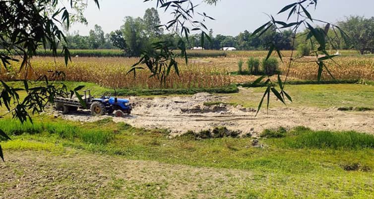 কৃষি জমির বালু-মাটি