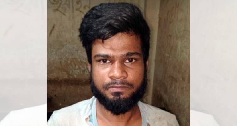 ‘হ্যালো পুলিশ, দোকানে ঢুকছিলাম চুরি করতে আমারে বাঁচান’, গণপিটুনির ভয়ে চোরের কাণ্ড চোর
