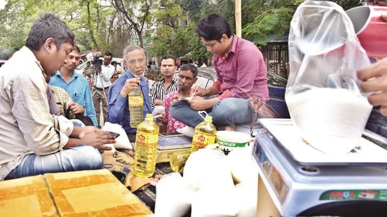 আজ থেকে ১ কোটি পরিবার পাবে টিসিবির পণ্য টিসিবির পণ্য