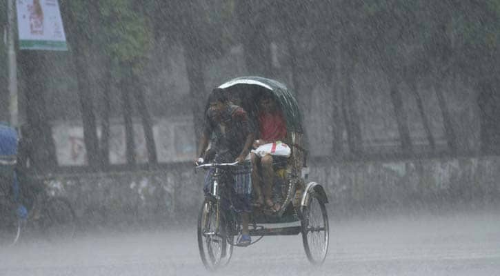 অতিভারী বৃষ্টিপাতের আভাস