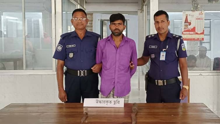 ঋণ না পেয়ে ম্যানেজারকে ছুরিকাঘাত ম্যানেজারকে ছুরিকাঘাত