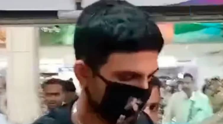 মাস্ক পরে আহমেদাবাদে শুভমান শুভমান গিল