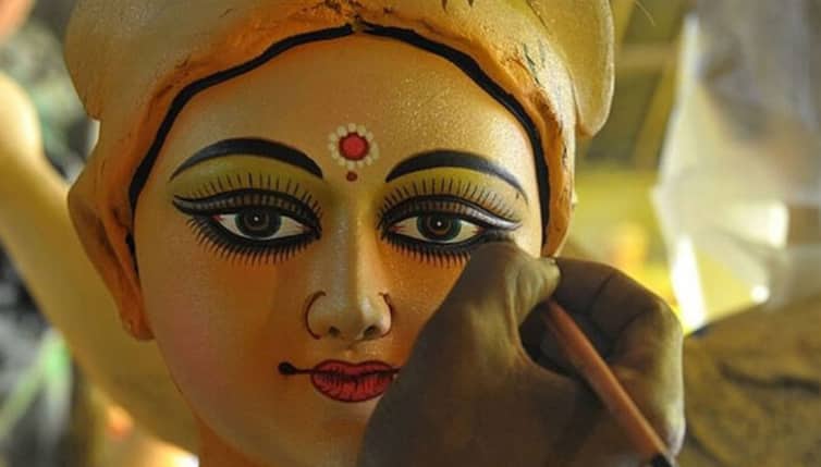 আজ থেকে মন্দিরে মন্দিরে চণ্ডীপাঠের মধ্য দিয়ে দেবীকে আবাহন শুভ মহালয়া