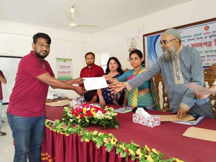 প্রশিক্ষণ শেষে সনদ পেল ৮৫ যুবা