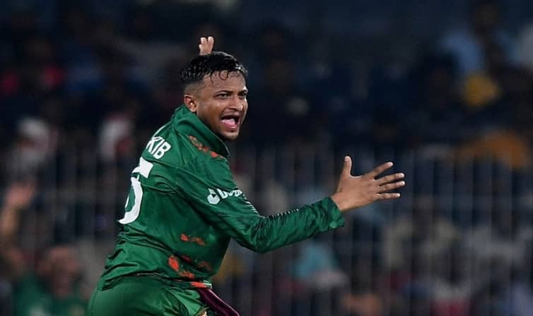 হাসপাতালে নেওয়া হয়েছে সাকিবকে