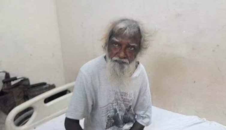 হাসপাতাল থেকে বাড়ি নেয়ার পথে বৃদ্ধ বাবাকে রাস্তায় ফেলে যান ছেলেরা