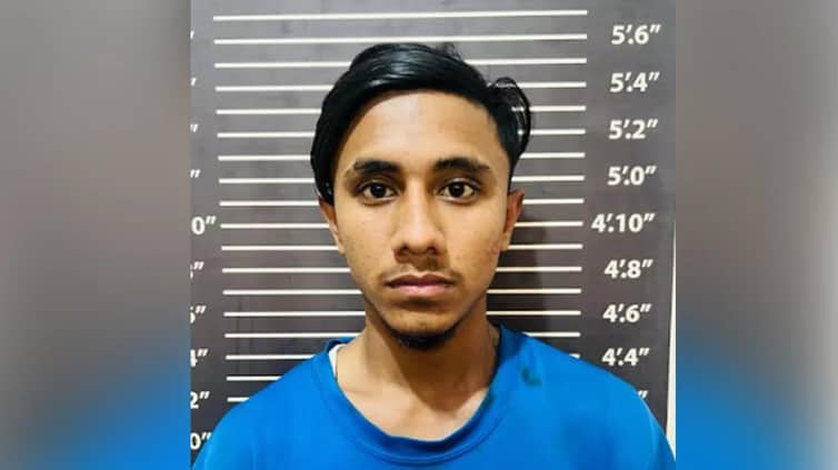 মাকে ছুরি দেখিয়ে সবার সামনে মেয়েকে উঠিয়ে নিল অপহরণকারীরা অপহরণকারী