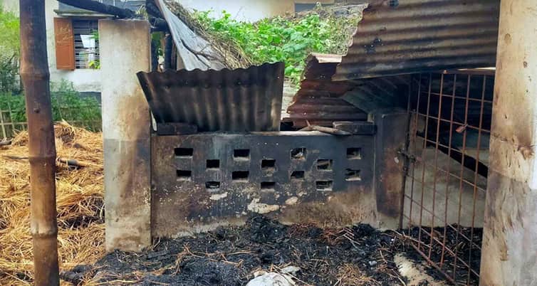প্রস্তাবে রাজি না হওয়ায় প্রেমিকার বাড়ি গিয়ে প্রেমিকের কাণ্ড প্রেমিকার বাড়িতে আগুন