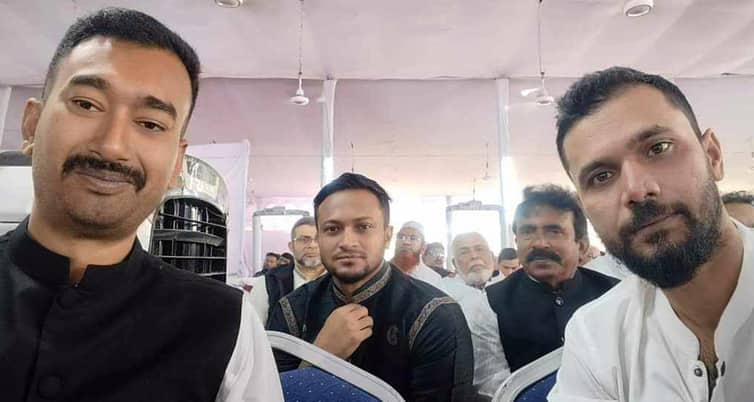 গণভবনে একই ফ্রেমে সাকিব ও মাশরাফী সাকিব ও মাশরাফী