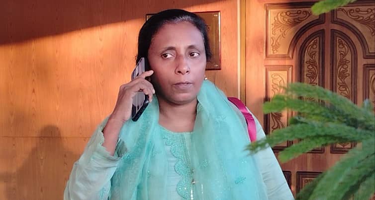 ১৫ মিনিট দেরিতে আসায় মনোনয়নপত্র জমা দিতে পারলেন না সালমা