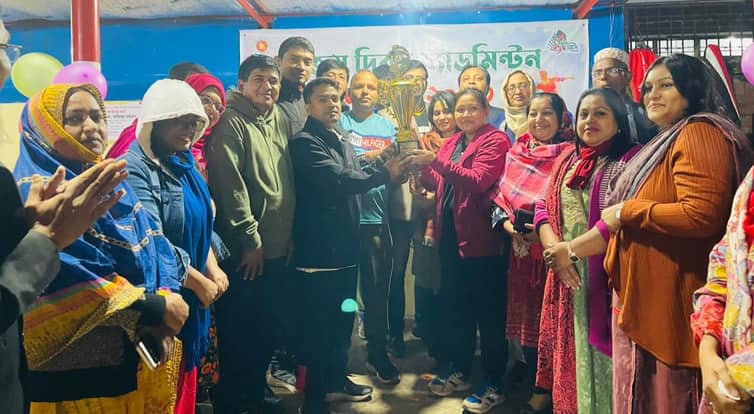 কালীগঞ্জে ব্যাডমিন্টন টুর্নামেন্টে ইউএনও এবং এসিল্যান্ডের দল জয়ী কালীগঞ্জে ব্যাডমিন্টন টুর্নামেন্টে ইউএনও এবং এসিল্যান্ডের দল জয়ী-১