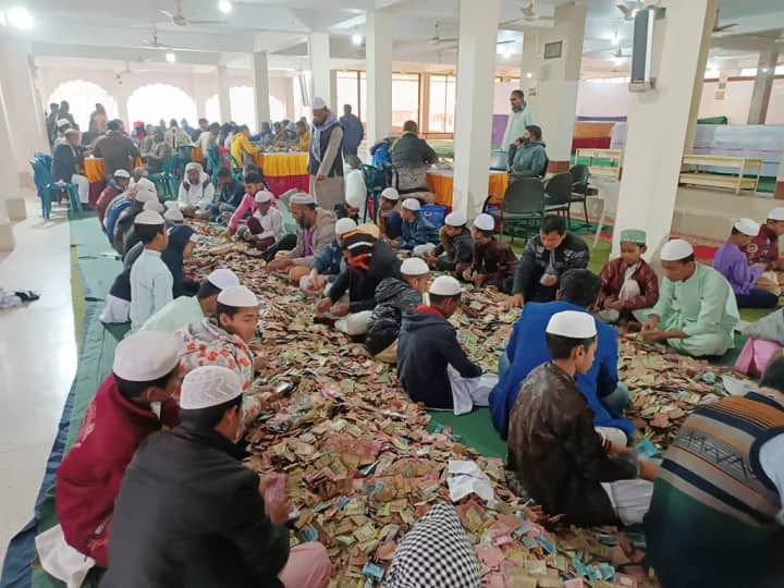 পাগলা মসজিদের দানের টাকা ব্যয় হয় অন্যদের সহায়তায় কিশোরগঞ্জের পাগলা মসজিদ