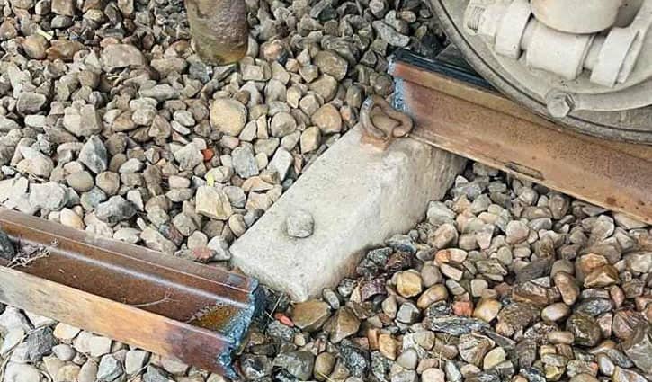 গাজীপুরে দুর্বৃত্তদের কাটা রেললাইনে ৭ বগি লাইনচ্যুত, নিহত ১ গাজীপুরে দুর্বৃত্তদের কাটা রেললাইনে ৭ বগি লাইনচ্যুত, নিহত ১