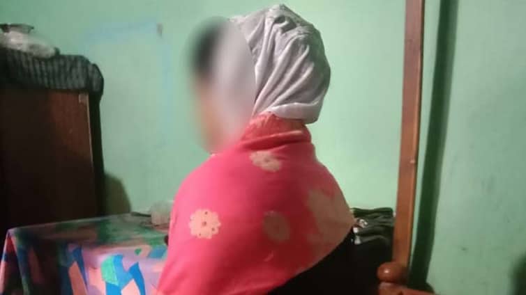 বাড়িতে প্রবাসী তরুণীর অনশন, উধাও প্রেমিক প্রবাসী তরুণী