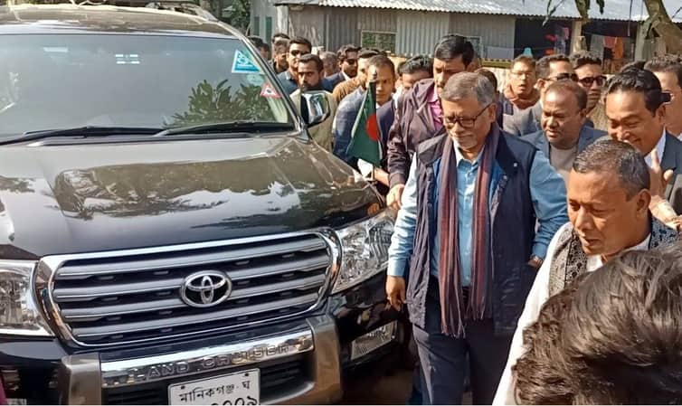 রাষ্ট্রীয় প্রটোকল ব্যবহার করে নির্বাচনী প্রচারণা, স্বাস্থ্যমন্ত্রীকে সতর্ক করল ইসি