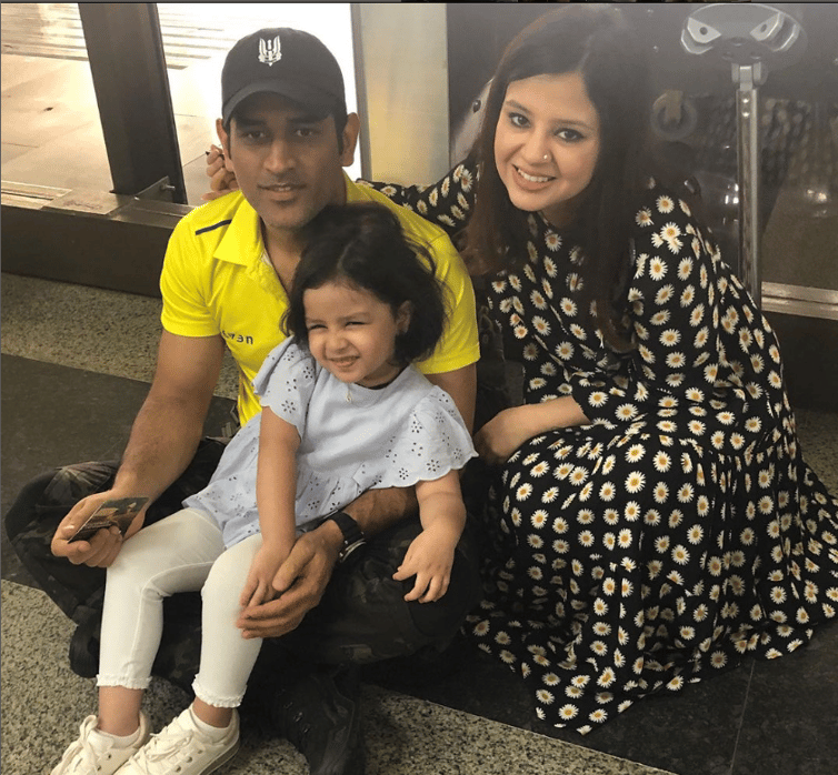 ধোনির মেয়ে কোথায় পড়াশোনা করে? আগ্রহ নেটিজেনদের ধোনির মেয়ে কোথায় পড়াশোনা করে? এ নিয়ে আগ্রহ নেটিজেনদের