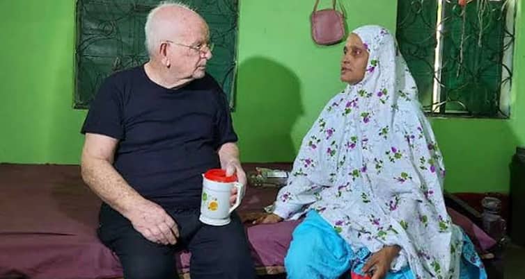 মারা গেলেন প্রেমের টানে খুলনায় আসা সেই অস্ট্রেলিয়ার চিত্রশিল্পী ম্যালকম অস্ট্রেলিয়ার চিত্রশিল্পী ম্যালকম কেইথ আরনল্ড