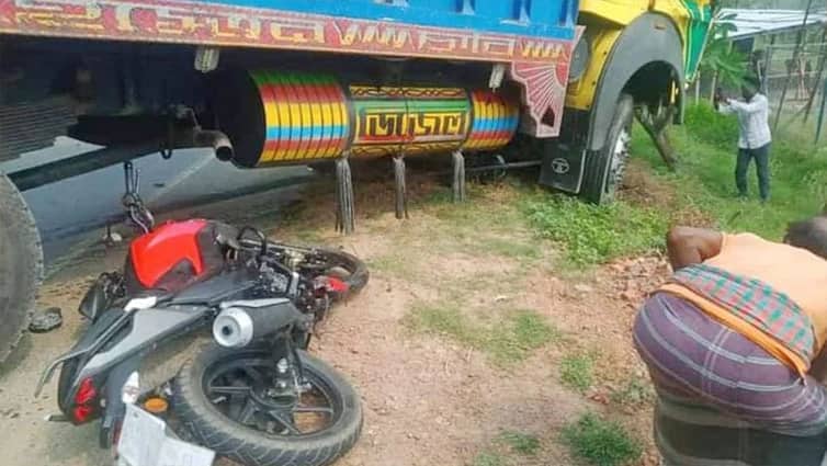 কালীগঞ্জে ট্রাকের ধাক্কায় আহত এনজিও কর্মীর ঢামেকে মৃত্যু কালীগঞ্জে ট্রাকের ধাক্কায় আহত এনজিও কর্মীর ঢামেকে মৃত্যু