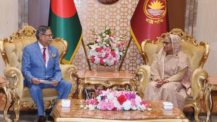শেখ হাসিনাকে প্রধানমন্ত্রী নিয়োগ প্রধানমন্ত্রী নিয়োগ