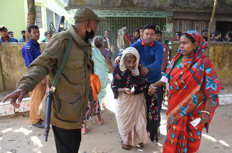 বিচ্ছিন্ন কিছু ঘটনা ছাড়া চট্টগ্রামে শান্তিপূর্ণভাবে ভোটগ্রহণ সম্পন্ন