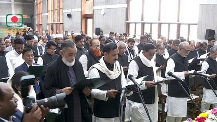 শপথ নিলেন নবনির্বাচিত স্বতন্ত্র সংসদ সদস্যরা