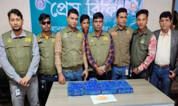 পূবাইলে প্রায় চার লাখ টাকার ইয়াবাসহ ৪ মাদক কারবারি গ্রেফতার (1)