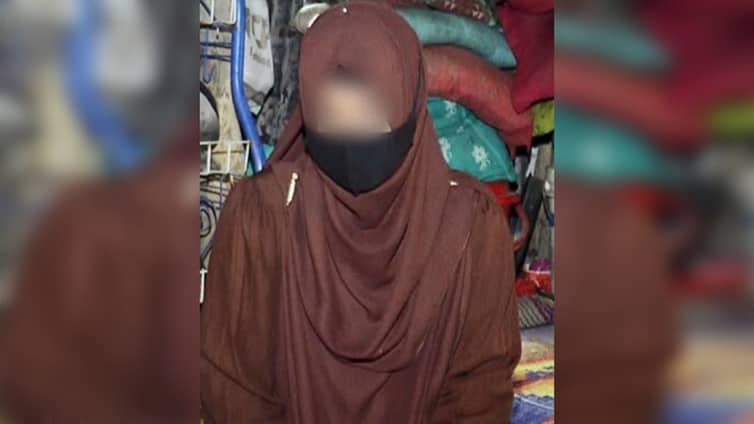 প্রেমিকের বাড়িতে অনশন