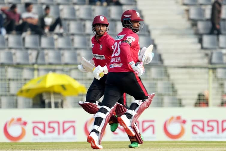 টেবিলের শীর্ষে থাকা খুলনাকে হারাল বরিশাল