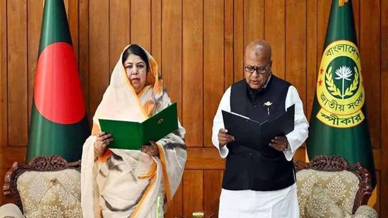 শপথ নিলেন নবনির্বাচিত সংসদ সদস্য শহীদুজ্জামান