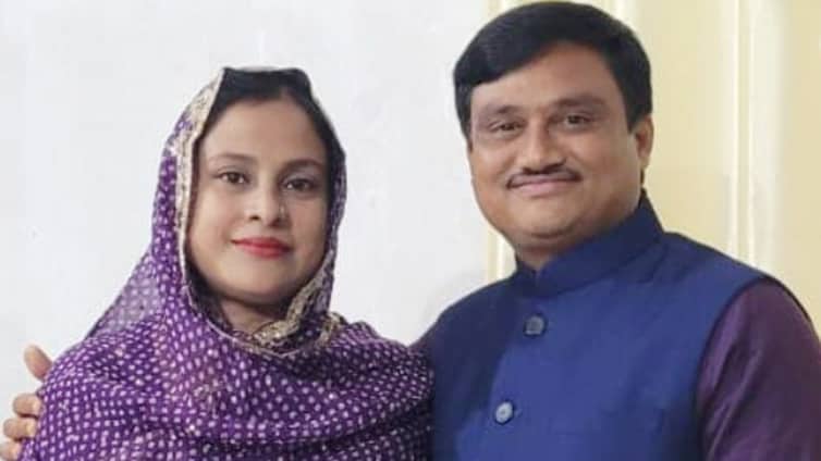 স্বামী-স্ত্রীর পদত্যাগ