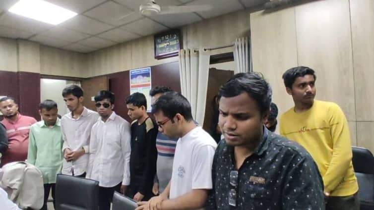 জাবি ভর্তি পরীক্ষায় শ্রুতিলেখনে ‘প্রক্সি’, জালিয়াতসহ আটক ৭