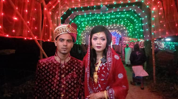 প্রেমের টানে মাদারীপুরে ইন্দোনেশীয় তরুণী