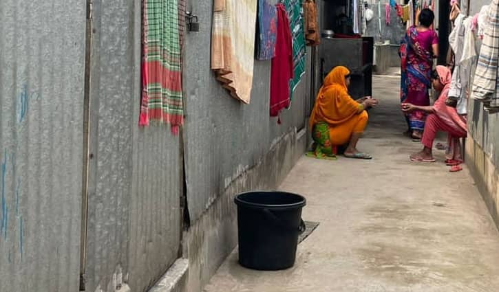 প্রতিদিন একজন-একজন করে মরার খবর পাইতাছি