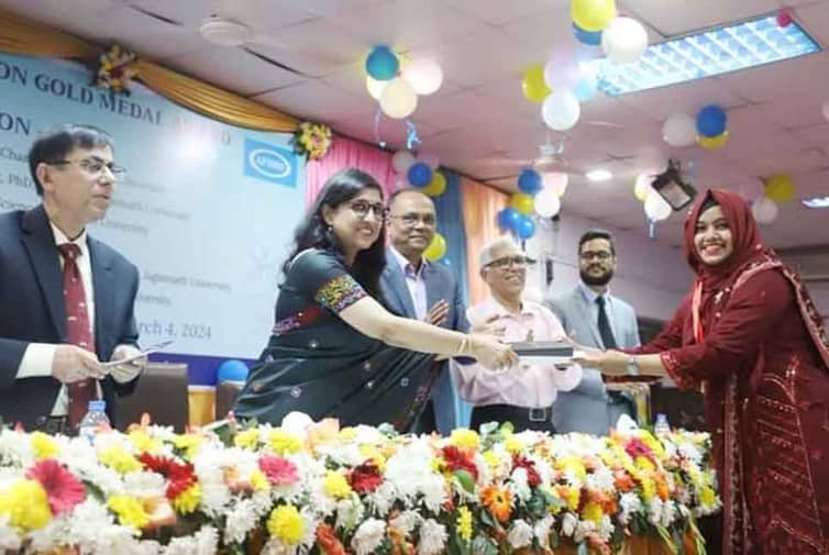 স্বর্ণপদক পেলেন জবির ছয় শিক্ষার্থী