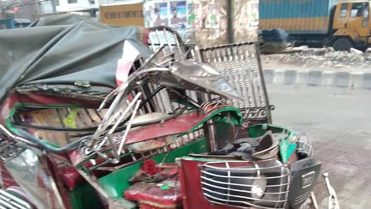 দাঁড়িয়ে থাকা কাভার্ডভ্যানে অটোরিকশার ধাক্কায় যুবক নিহত
