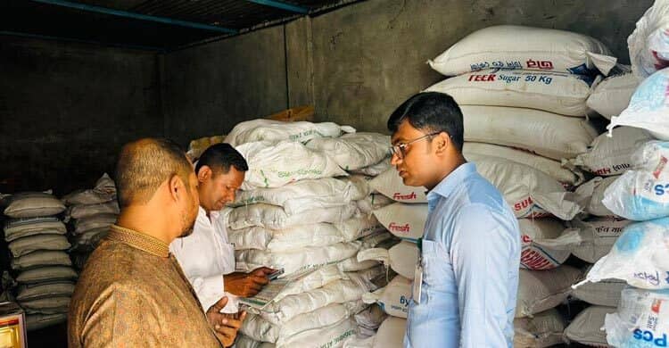 গাজীপুরে জব্দ করা চিনি গেলো এতিমখানায়