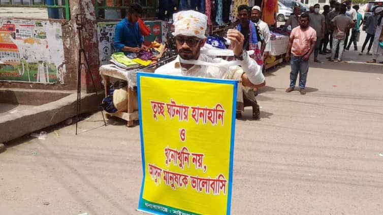 মাথায়-হাতে ব্যান্ডেজ লাগিয়ে শান্তির বার্তা ছড়াচ্ছেন হাবিপ্রবিছাত্র