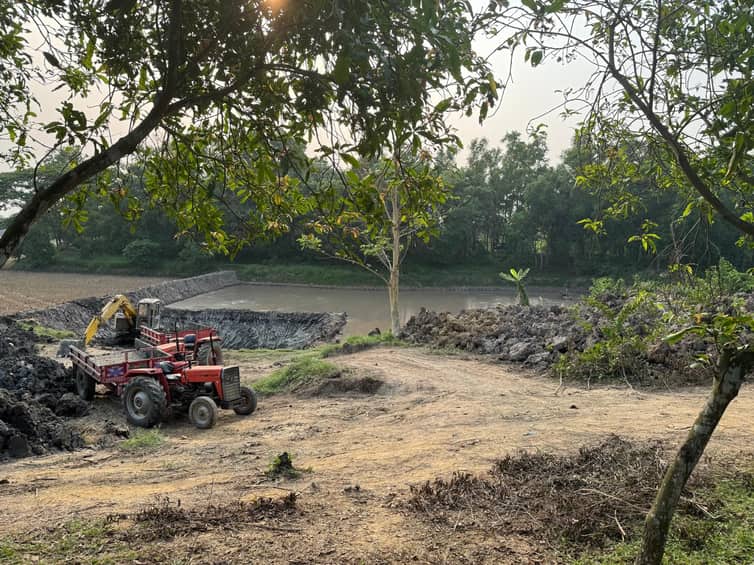 কালীগঞ্জে থামছে না কৃষি জমির মাটি কাটা, ভুল তথ্যে প্রশাসন বিভ্রান্ত